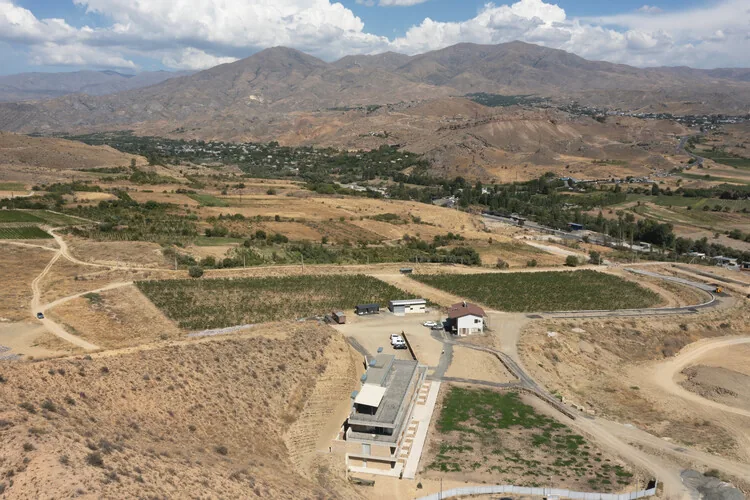 Lele Hotel: Dağın Dokusuna Karışan İç Mimarlık