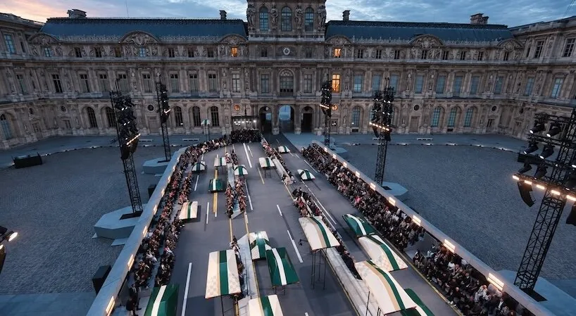 LV Podyumunda Uçan Arabalar: Chinlund’un Louvre’u