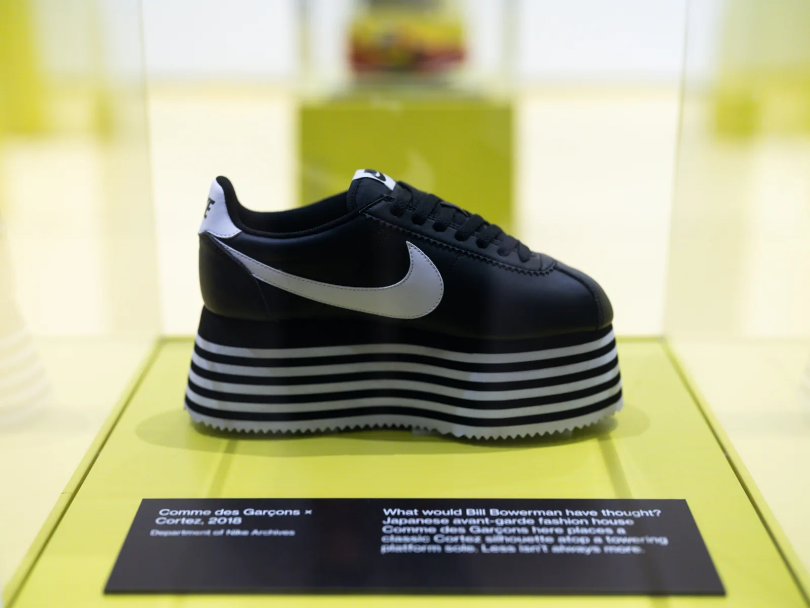Nike’ın 50 Yıllık Tasarım Hikayesi: Swoosh’un Arkasında
Kaynak: Design Milk | Yayın Tarihi: 10 Ekim 2026
![Nike'ın 50 Yıllık Tasarım Hikayesi: Swoosh'un Gizli Arşivi