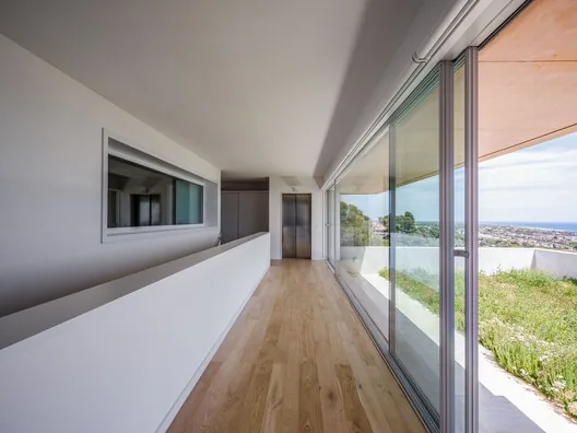 Siza'nın Eğimle Dansı: Colien Evi'nde Minimalizm