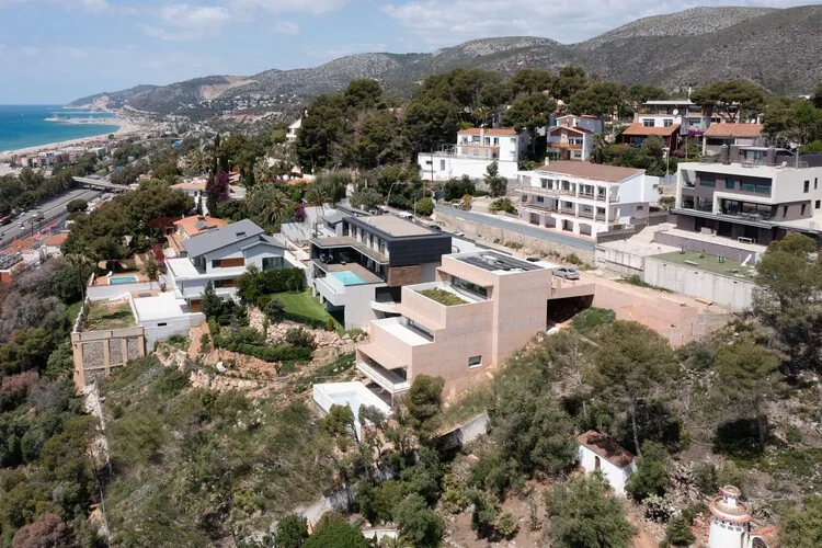 Siza'nın Eğimle Dansı: Colien Evi'nde Minimalizm