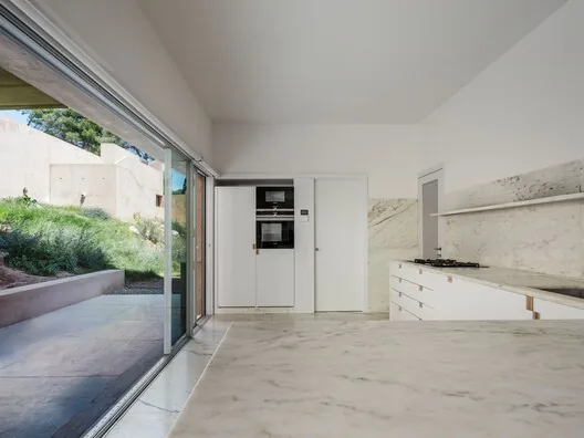 Siza'nın Eğimle Dansı: Colien Evi'nde Minimalizm