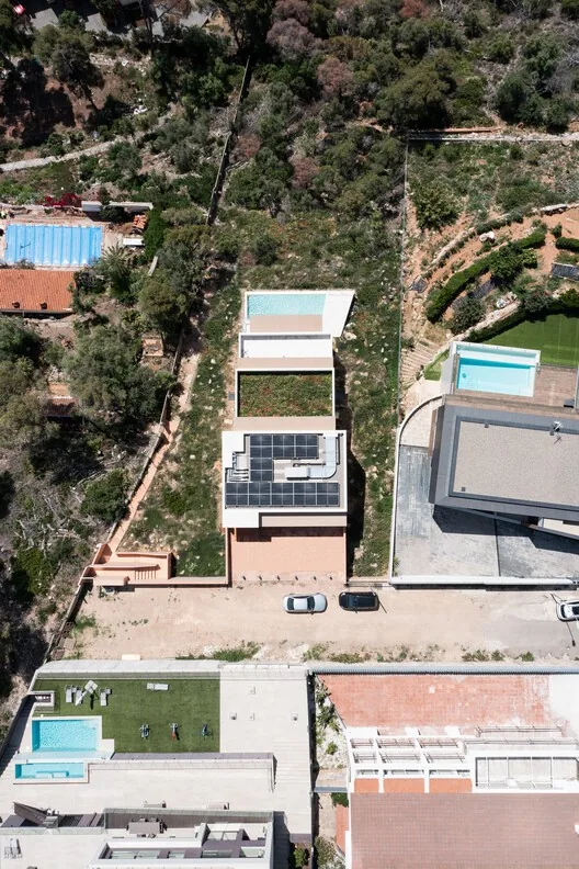 Siza'nın Eğimle Dansı: Colien Evi'nde Minimalizm