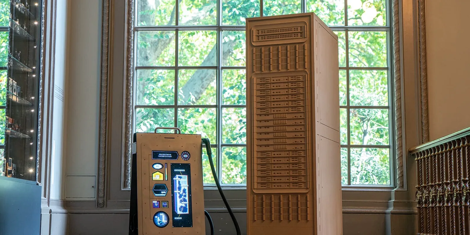 V&A'da Veri Merkezi Temizlikçisi Olun: Playfool'un 'The Server'ı