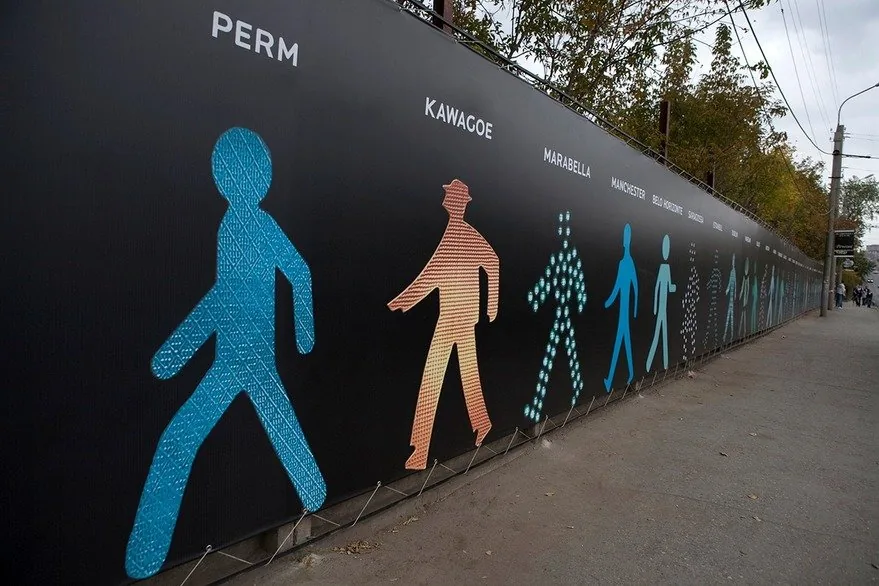 Yaya Geçidi İkonları Sanat Oluyor: Maya Barkai’nin ‘Walking Men’ Projesi