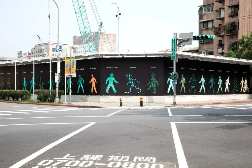 Yaya Geçidi İkonları Sanat Oluyor: Maya Barkai'nin 'Walking Men' Projesi