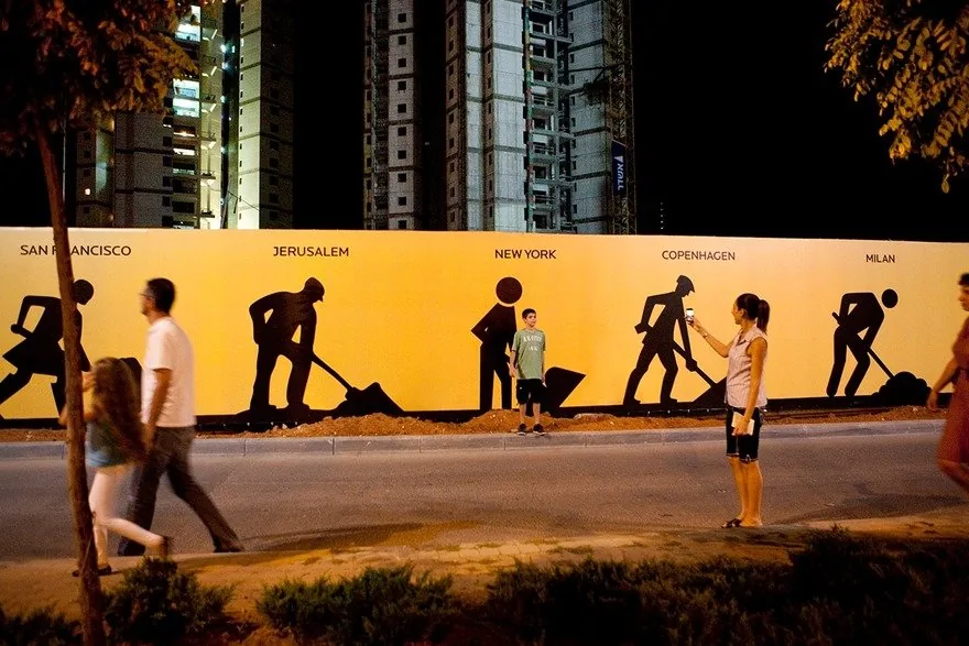 Yaya Geçidi İkonları Sanat Oluyor: Maya Barkai'nin 'Walking Men' Projesi