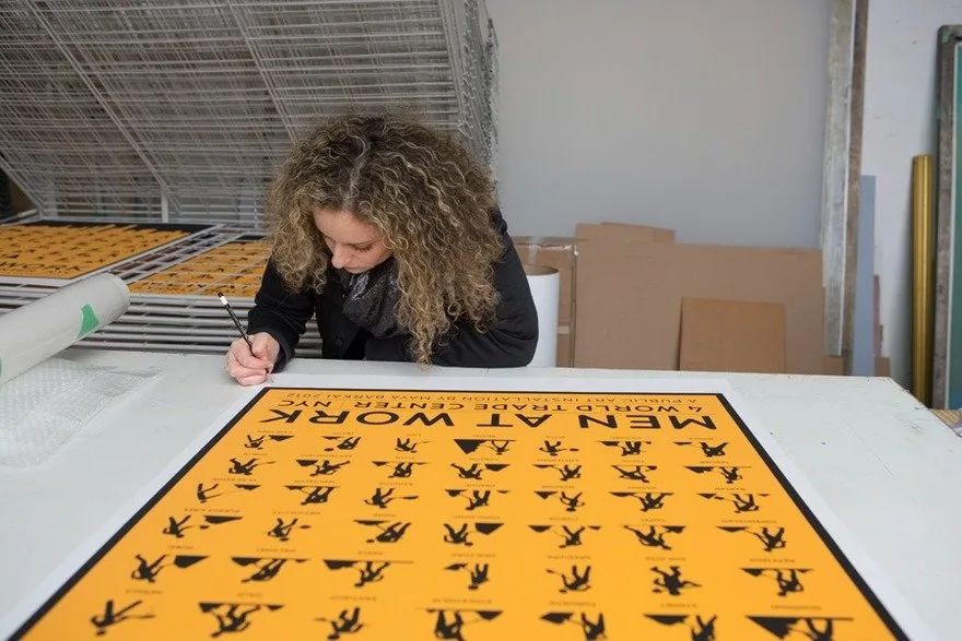 Yaya Geçidi İkonları Sanat Oluyor: Maya Barkai'nin 'Walking Men' Projesi