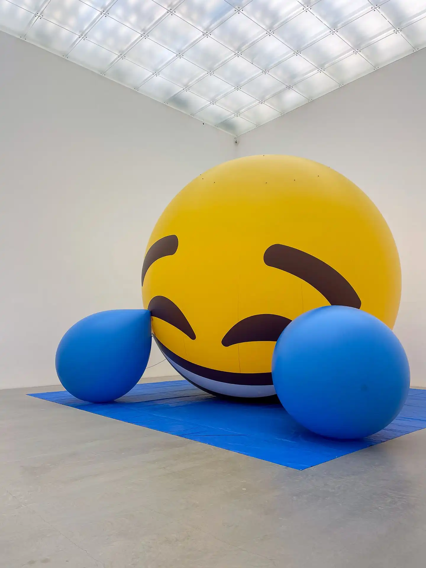 Ekrana Sığmayan Emoji: Shōei Matsuda'dan 8 Metrelik "The Big Flat Now"