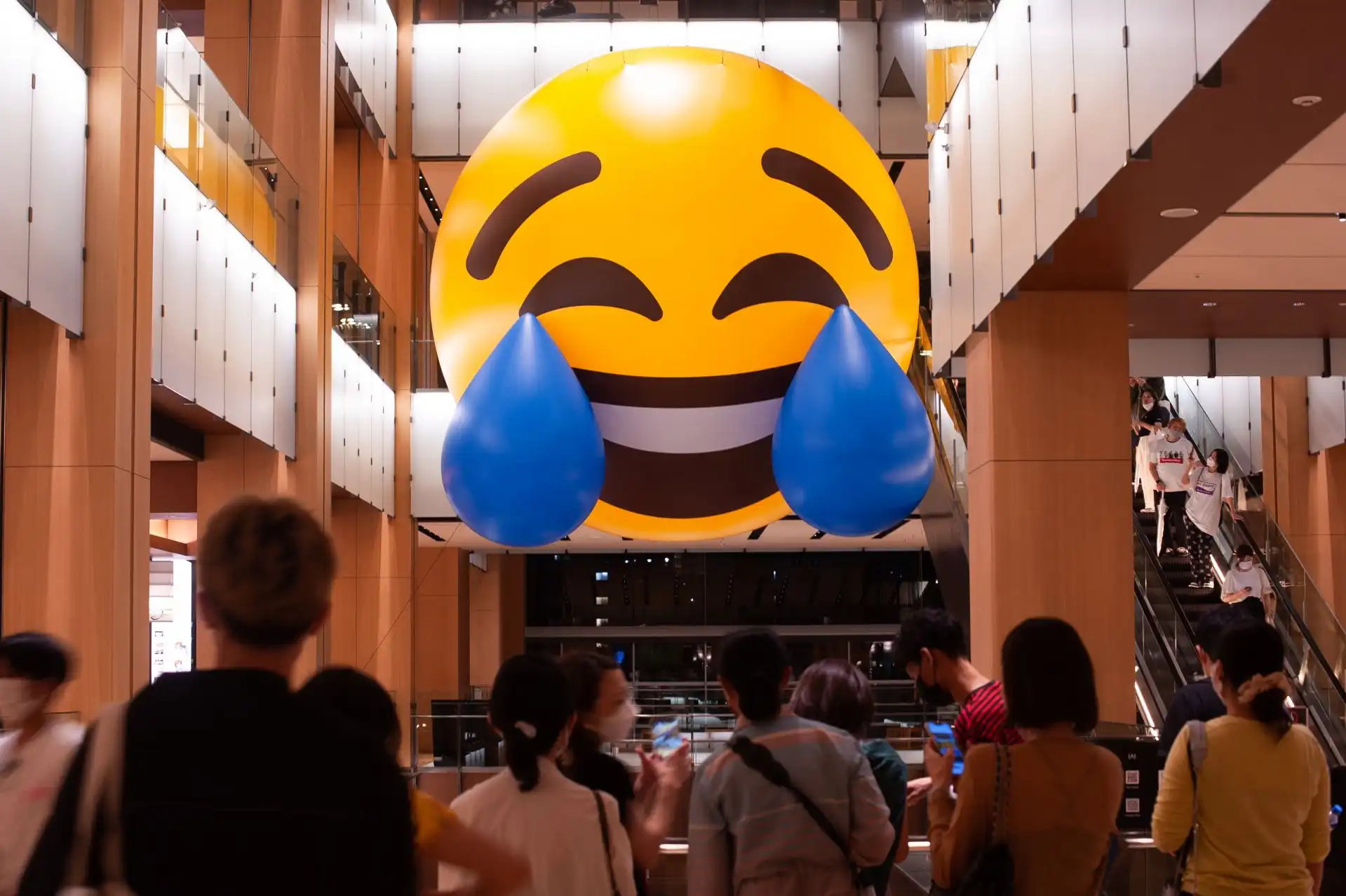 Ekrana Sığmayan Emoji: Shōei Matsuda'dan 8 Metrelik "The Big Flat Now"