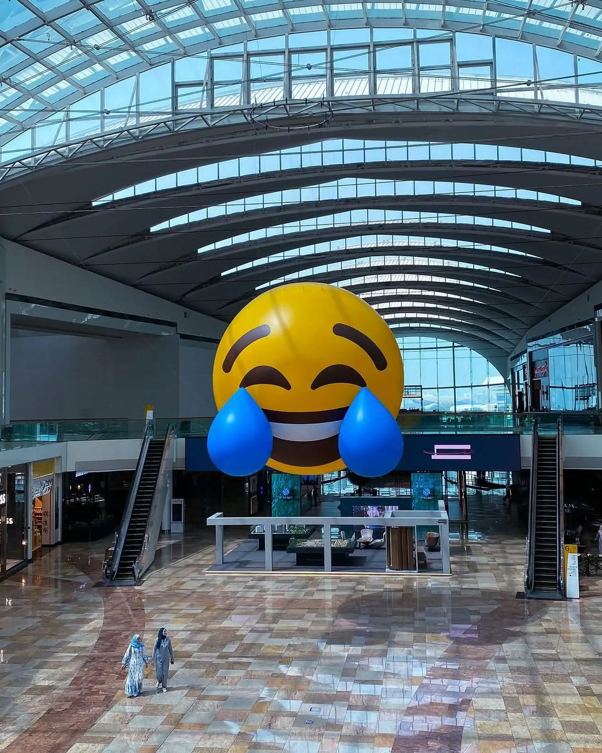 Ekrana Sığmayan Emoji: Shōei Matsuda'dan 8 Metrelik "The Big Flat Now"