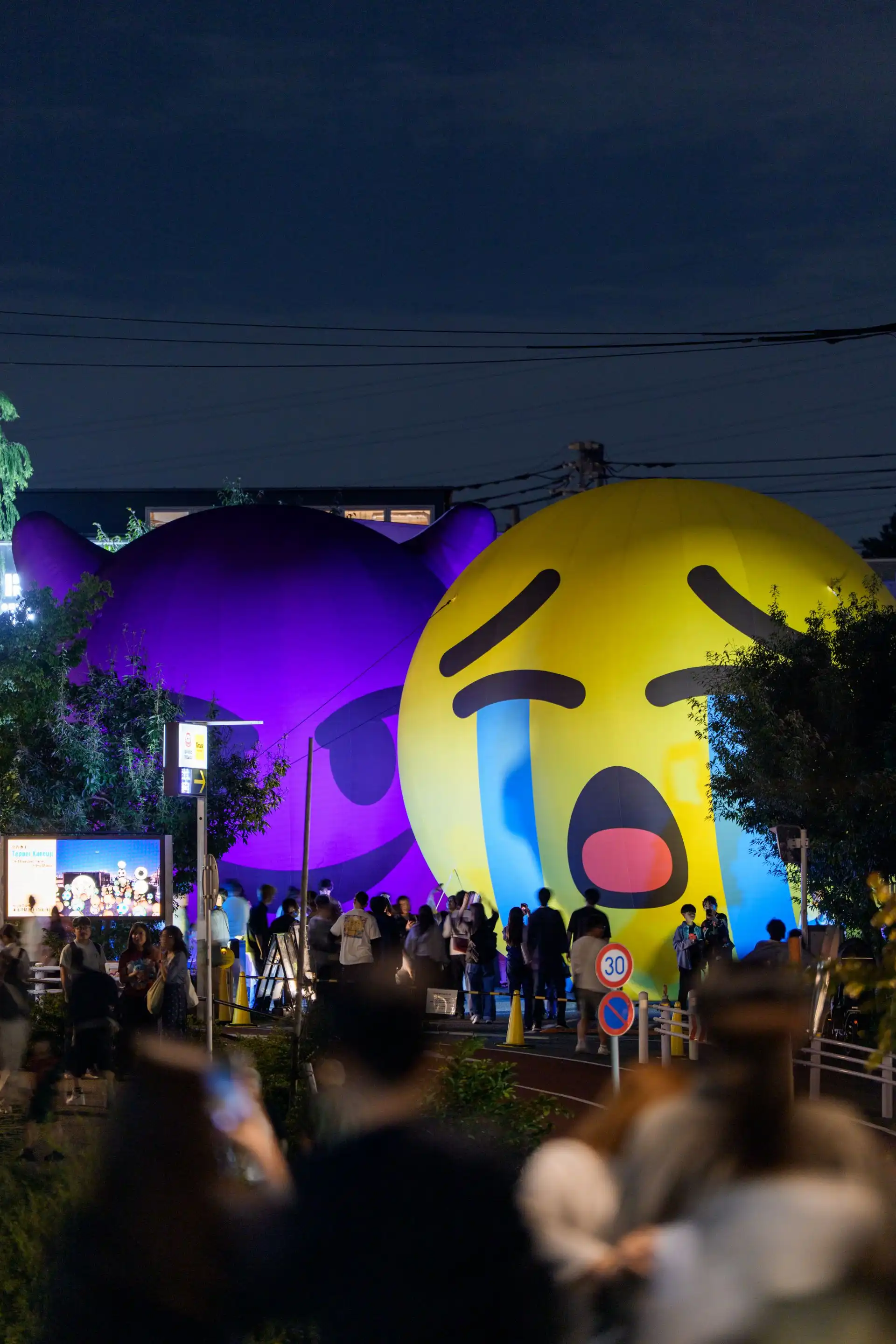 Ekrana Sığmayan Emoji: Shōei Matsuda'dan 8 Metrelik "The Big Flat Now"