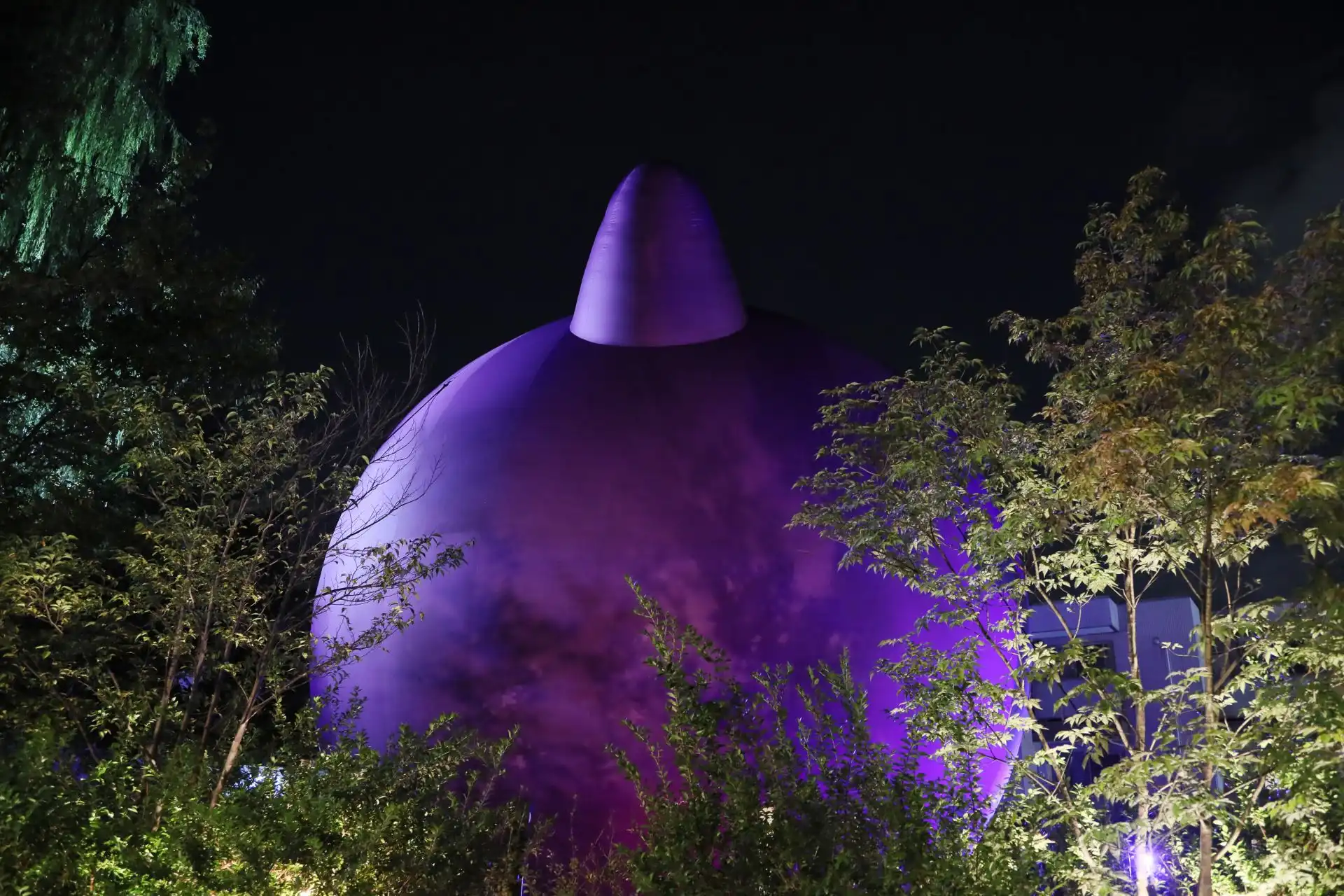 Ekrana Sığmayan Emoji: Shōei Matsuda'dan 8 Metrelik "The Big Flat Now"