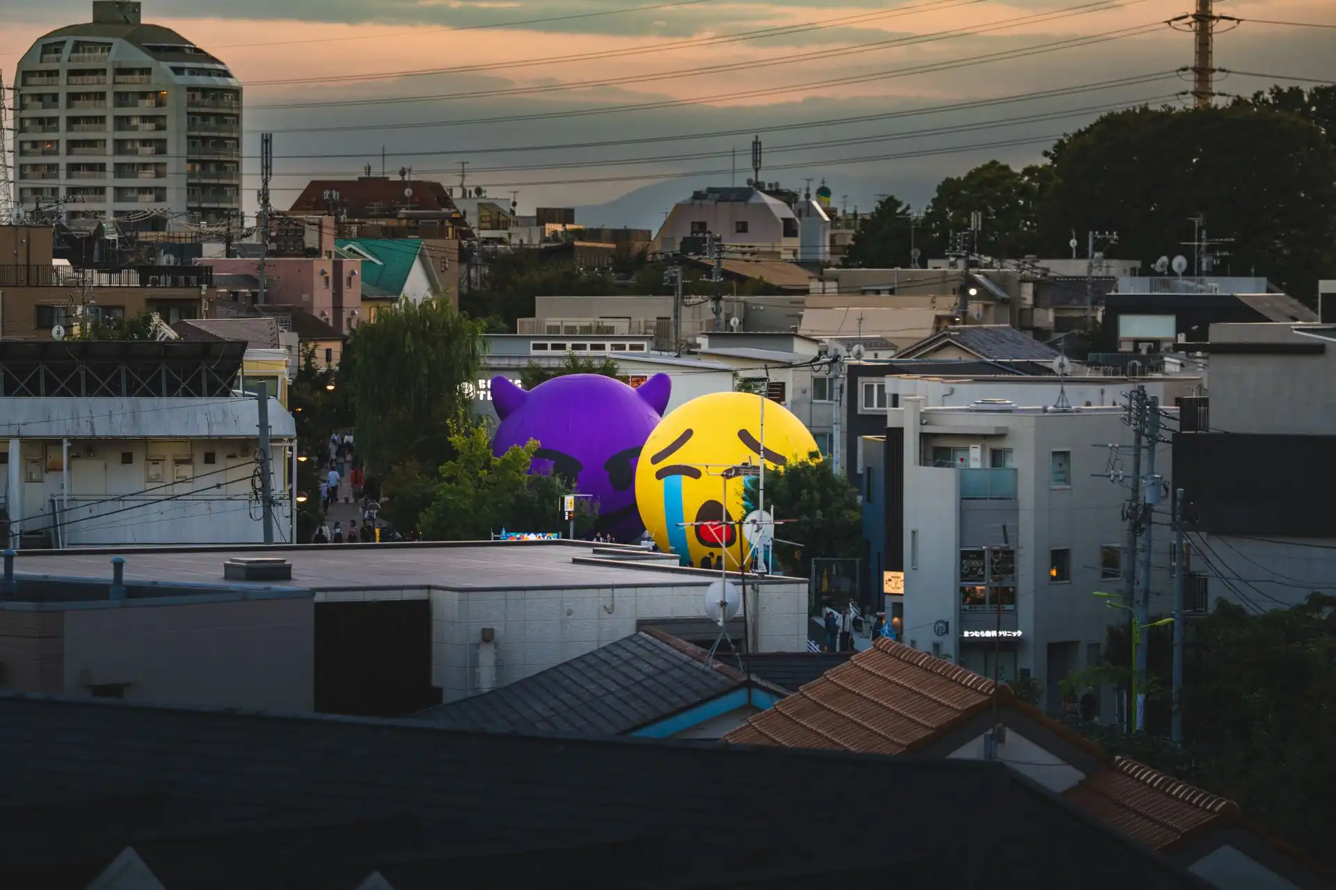 Ekrana Sığmayan Emoji: Shōei Matsuda'dan 8 Metrelik "The Big Flat Now"