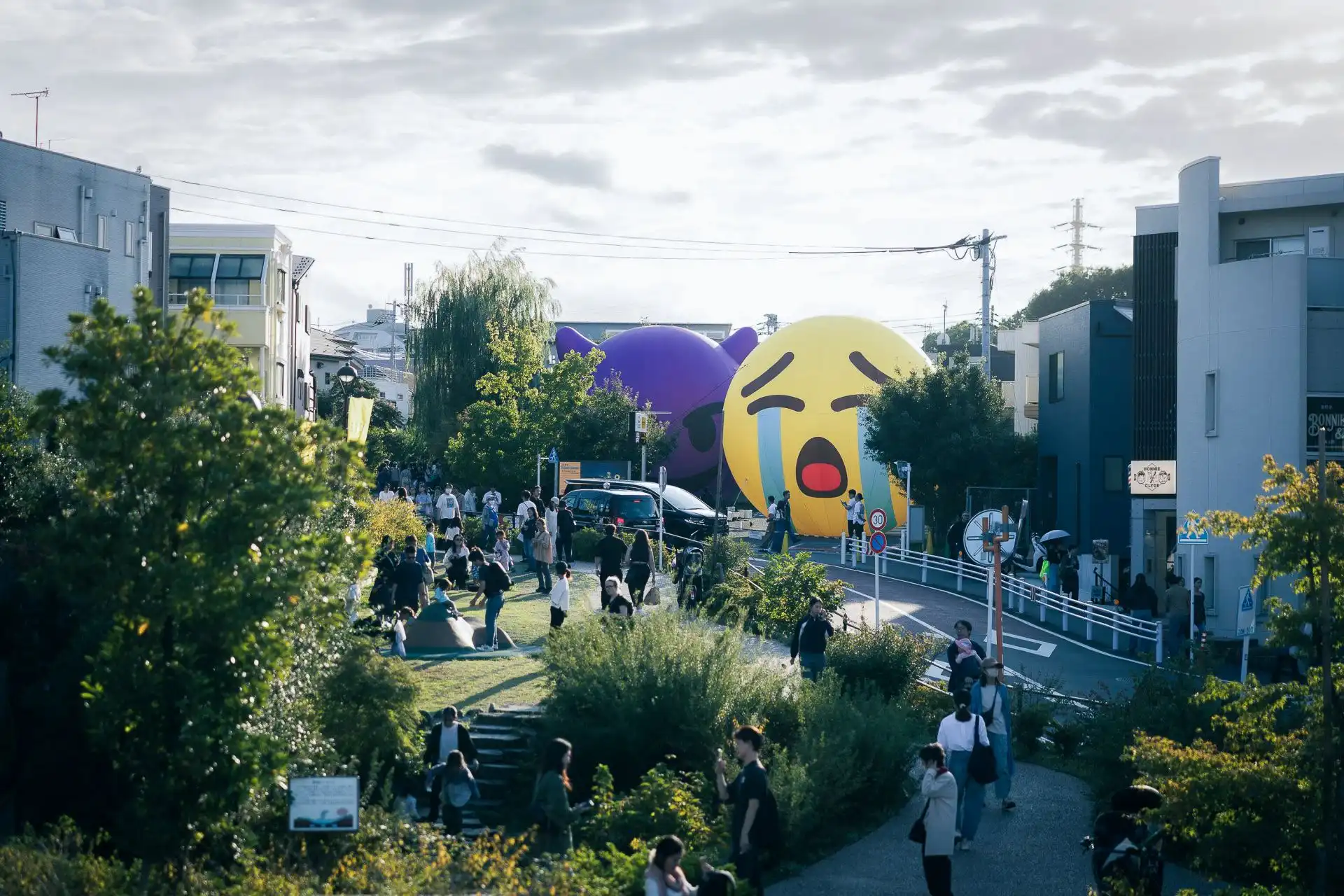Ekrana Sığmayan Emoji: Shōei Matsuda'dan 8 Metrelik "The Big Flat Now"