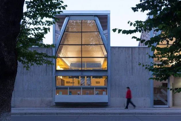 The 2010 library project in Constitución, which aims to contribute socially to the recovery process after the earthquake. Photo: Felipe Díaz Contardo